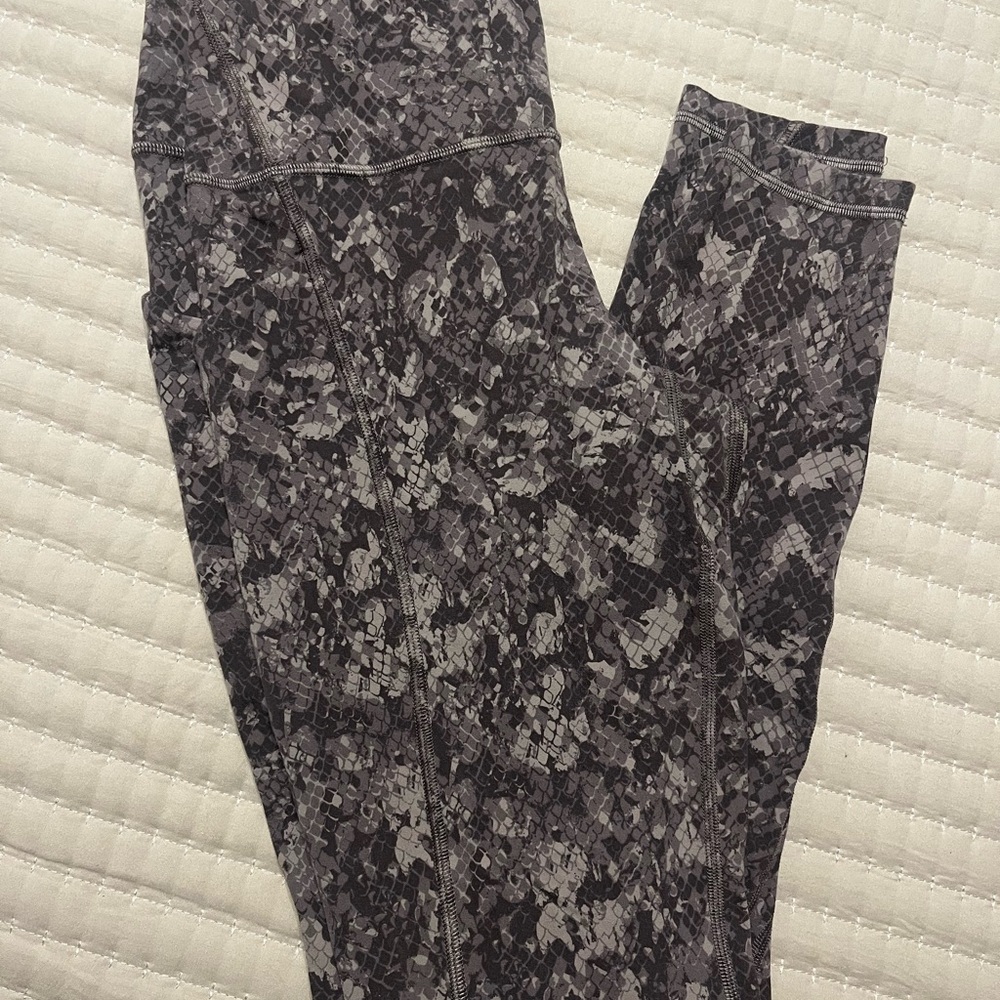 Lululemon Gray Patterned Leggings